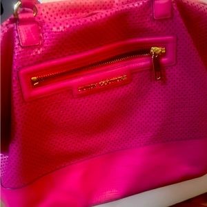 Cute tote bag or travel bag in great condition gently used